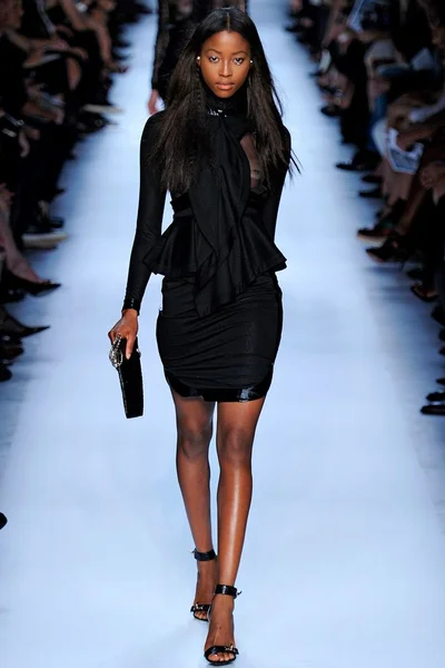 Look 16